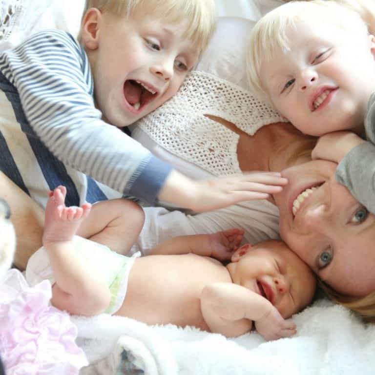 tips for breastfeeding a newborn when you are juggling toddlers too