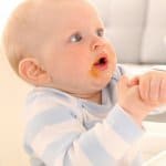 Starting Solids what is the right age to introduce foods to your baby. A summary of the current guidelines to help you make your decision.