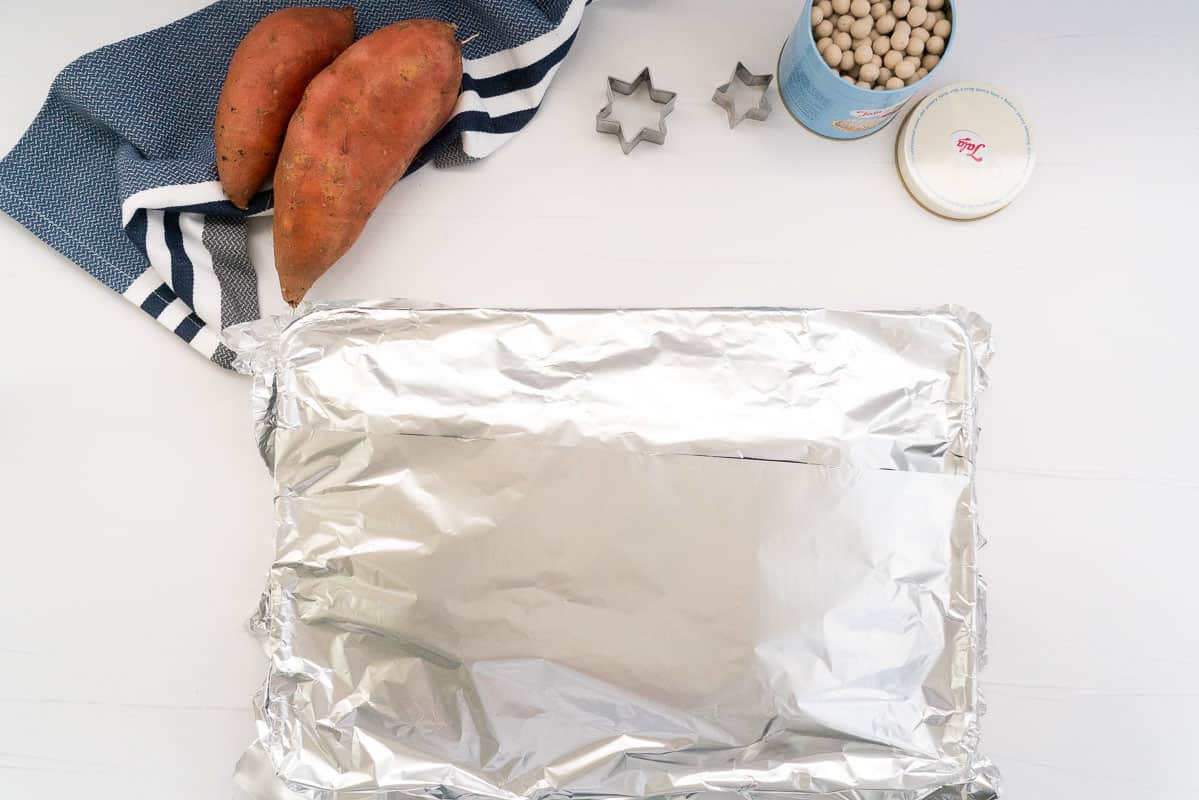 A roasting pan covered in tin foil.