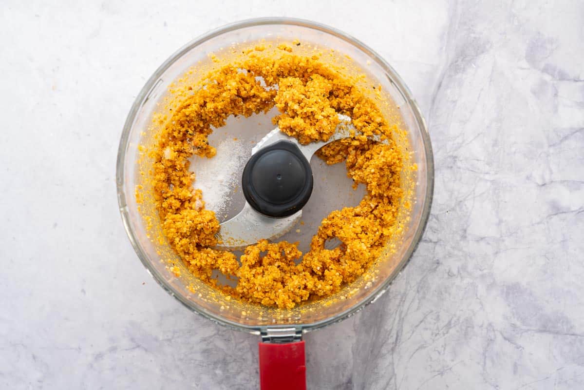 Ingredients for Carrot pesto bended together.